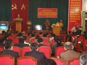 Đồng chí Hoàng Việt Cường, Bí thư Tỉnh uỷ, Chủ tịch HDND tỉnh phát biểu kết luận hội nghị